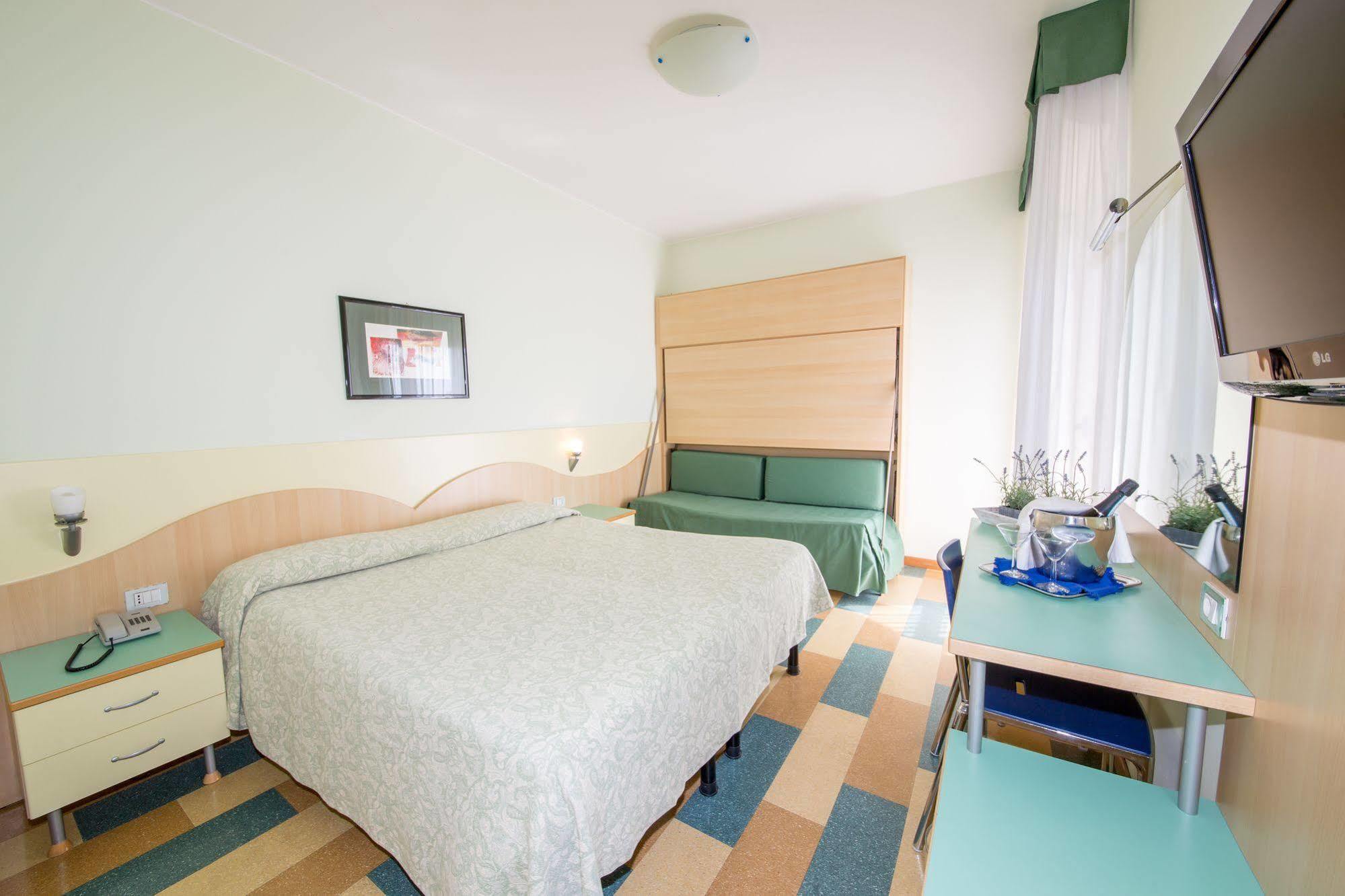Hotel Nember Lido di Jesolo Ngoại thất bức ảnh
